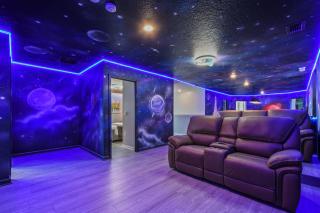 Luxury 28 Guest Home w Games, CInema and More! - 4