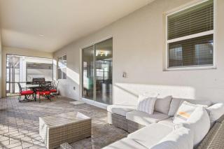 Storey Lake Getaway Pool SPA Theater - 8