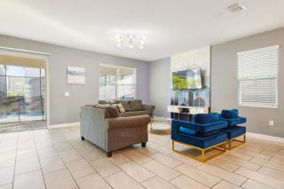 Storey Lake Getaway Pool SPA Theater - 4