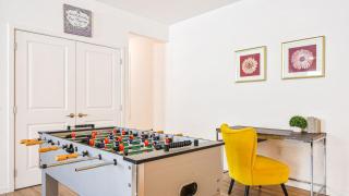 Spacious 12-Bed Villa with Pool & Resort Amenities - 7