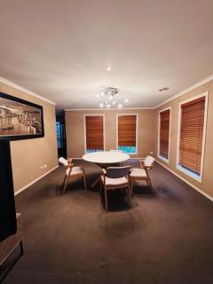 4 bedroom house in Berwick springs - Narre Warren South - 4