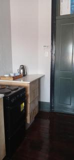 Stylish Bachelor with Oak Floors & View - 8