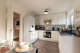 Cosy 2 BR Home - 8 MINS FROM CITY CENTRE - FREE PARKING - 4GC - 7