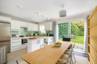 Charming 2-Bed House near Hampstead Heath Garden - 5