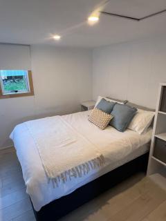 Kiwi Beach Bach - Hot Tub - 2 bed - 1