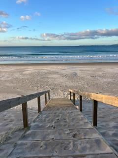 Kiwi Beach Bach - Hot Tub - 2 bed - 5