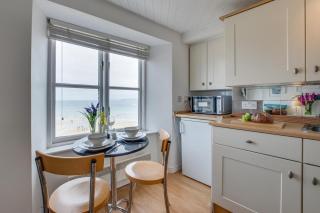 Penguin Apartment 2 Crab Rock - 5