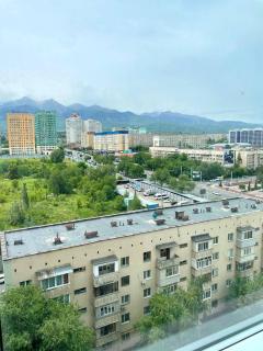 Braun с шикарными видом на горы, Центр города,через дорогу от ТРЦ Mega по Розыбакиева - 6