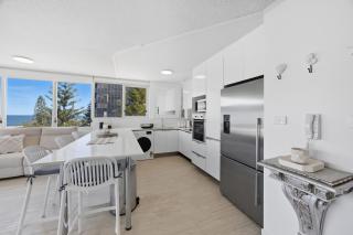 Oceanfront Serenity At Main Beach - 1