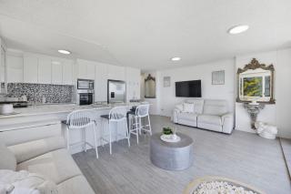 Oceanfront Serenity At Main Beach - 5