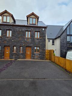 Luxury 3 Bedroom Welsh Valley Retreat With Superfast Wifi - 9