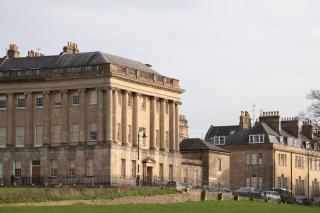 Stunning Apartment steps from Royal Crescent - 4