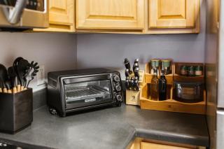 The Cozy Corner Near Downtown - 2