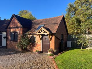 The Coach House, Balsall Common, near NEC - Coventry - 9