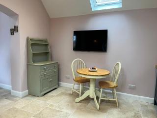 The Coach House, Balsall Common, near NEC - Coventry - 5