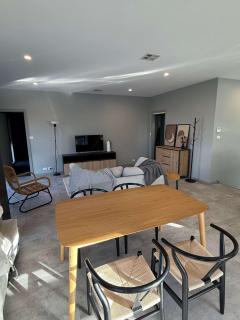 Quite and large 2 bedroom - Sleeps 6 - 2 bathrooms - 4