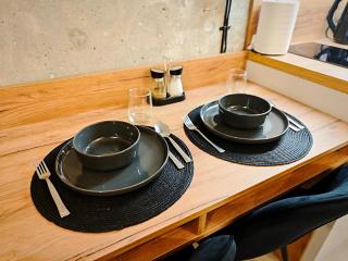 Axiom Suites - Zenith X - Netflix, HBO, Champagne - 2