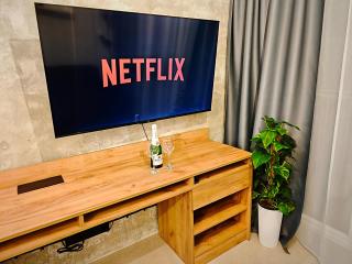Axiom Suites - Zenith XV - Netflix, HBO, Champagne - 5