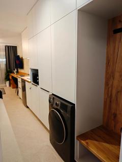 Axiom Suites - Zenith II - Netflix, HBO, Champagne - 4