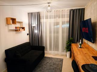 Axiom Suites - Zenith II - Netflix, HBO, Champagne - 7