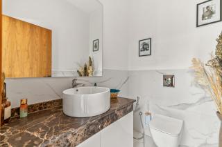 Dreamy Marrakech Oasis with Private Staff & Pool - 1