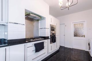 OldTrafford - Sleeps 6 - Free Parking - Free Wifi - 8