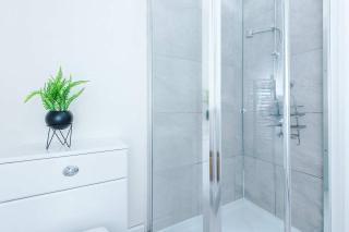 OldTrafford - Sleeps 6 - Free Parking - Free Wifi - 2