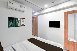 Super Hotel O Sneh Rashmi Botanical Garden Surat Formerly Stadium Plaza - 1