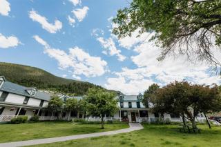 Chico Hot Springs Resort - 0