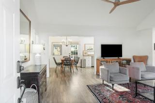 The Clover Cottage in Normaltown - 3