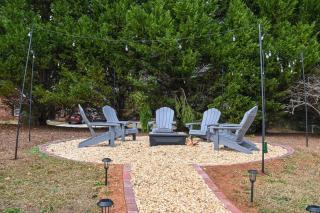 The Bulldog Farmhouse - 100 year old home - 7