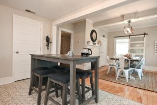 The Bulldog Farmhouse - 100 year old home - 4