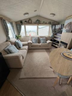 Homely static caravan with full central heating - 0
