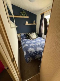 Homely static caravan with full central heating - 3