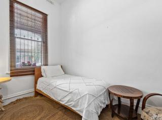 Charming 2-Bed Town House Near Market - 2