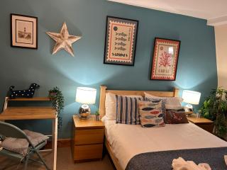 Pebble Mews House - By My Getaways - parking for one small car - 2