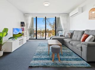 Executive and Spacious Apartment with Balcony - 0