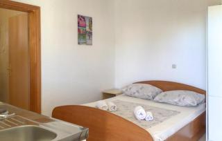 Beautiful Apartment In Pakostane - 6