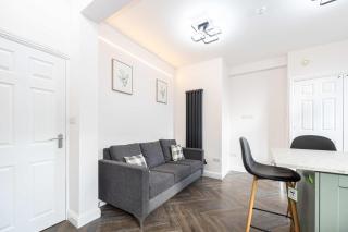 The Groves Room 3 First Floor - 2