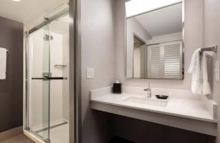 Courtyard by Marriott Fresno Downtown - 6