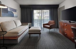 Courtyard by Marriott Fresno Downtown - 2
