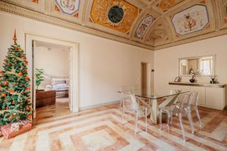 Sotto gli affreschi del 1800 con colazione inclusa - 8