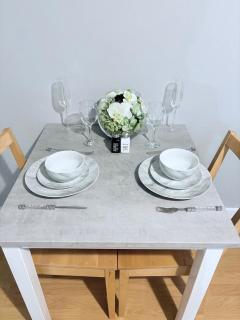 Large Luxury 2 bed with free secure parking , 15 max to the city centre - 2