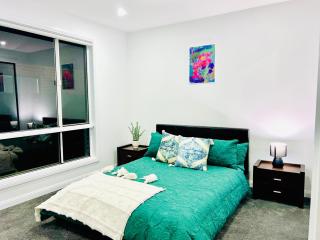 Modern 4 Bed 4 Bath Family friendly Villa - 1