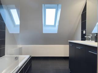 Maison contemporaine de 150 m2 avec garage privé et terrasse ensoleillée - 2
