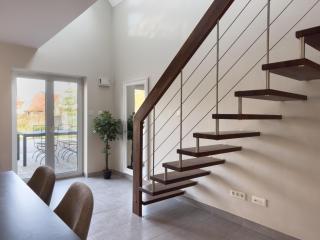 Maison contemporaine de 150 m2 avec garage privé et terrasse ensoleillée - 1