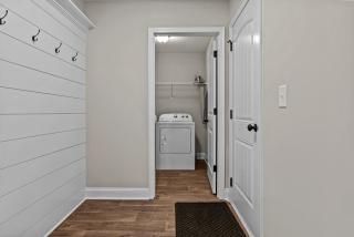 The 54th Cottage Close to Commerce Shopping - 1