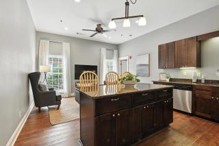 NEW LISTING The Townie Retreat - Walk to Stadium - 8