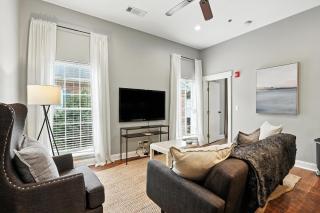 NEW LISTING The Townie Retreat - Walk to Stadium - 4