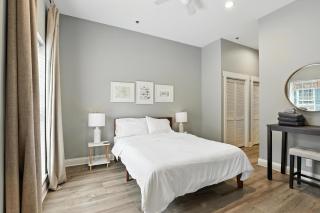 NEW LISTING The Townie Retreat - Walk to Stadium - 2